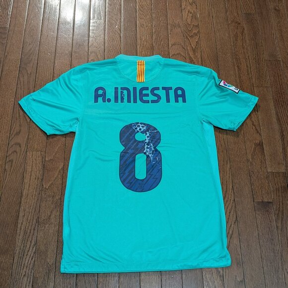 2010 2011 Nike FC Barcelona Andres Iniesta Futbol Kit/Jersey - Size S - Picture 4 of 5